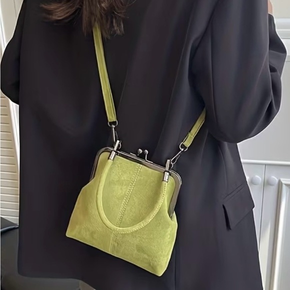 UNIQUE GREEN HANDBAG W/STRAP by Gecko - Picture 9 of 15